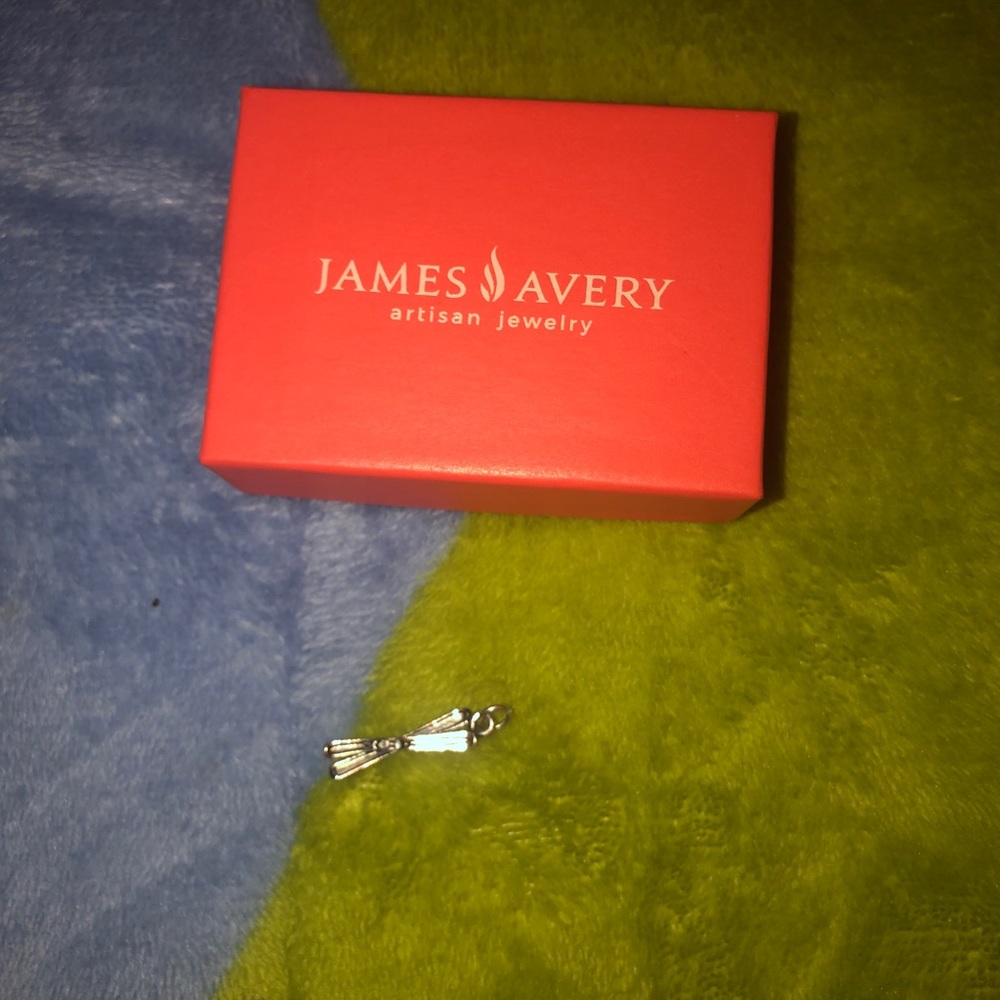 Retired James Avery skis 🎿 make offer